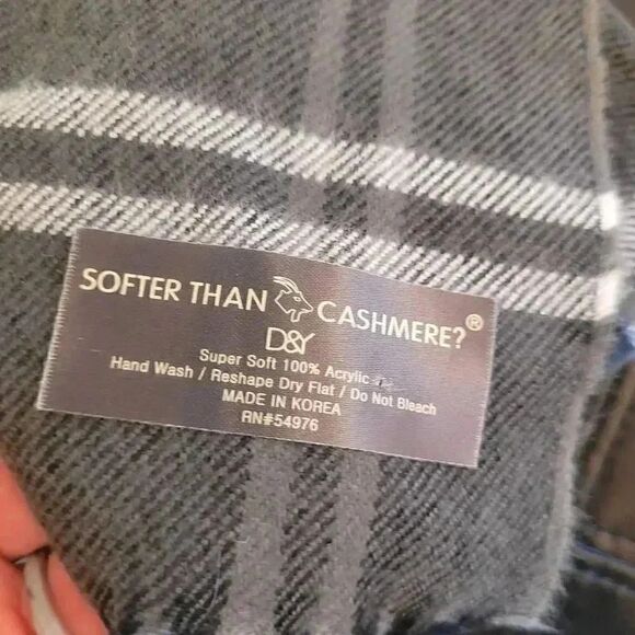 DNY Adult Softer than Cashmere Gray/Red Plaid w Fringe 12" x 66" EUC - Picture 7 of 7